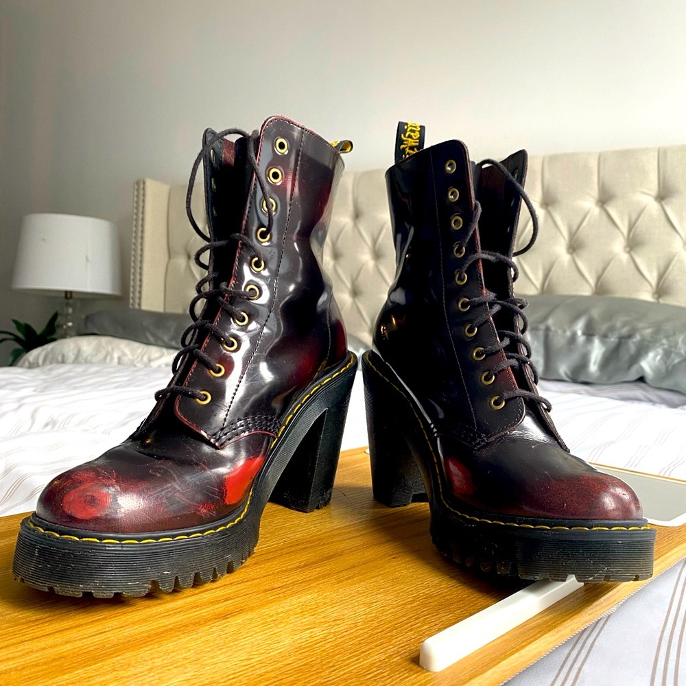 Dr. Martens Kendra Boots
Burgundy wine color
US Size 7 Women’s, 4” platform